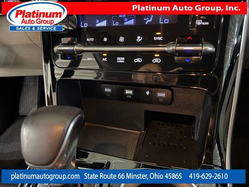 Used 2023 Kia Carnival EX FWD image 22
