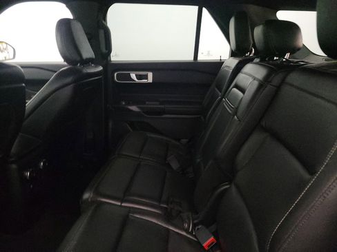 Used 2020 Ford Explorer XLT w/ Equipment Group 202A image 18