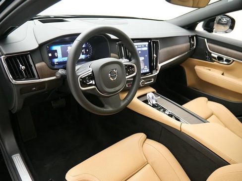 Certified 2025 Volvo V90 B6 Cross Country Ultra AWD/4WD image 13