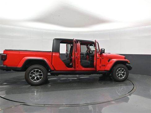 Used 2024 Jeep Gladiator Sport image 43
