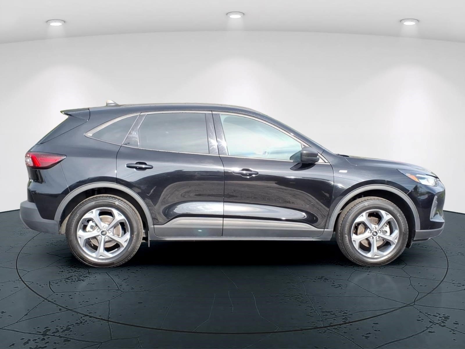 Used 2025 Ford Escape ST-Line AWD/4WD image 2