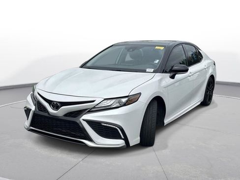 Used 2023 Toyota Camry XSE image 2