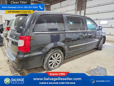 Used 2014 Chrysler Town & Country Touring-L image 4