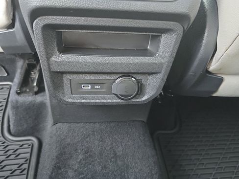 Used 2021 Volkswagen Tiguan SE image 11