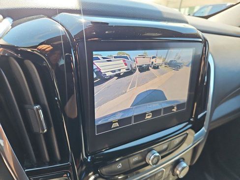 Used 2023 Chevrolet Traverse LT FWD image 14