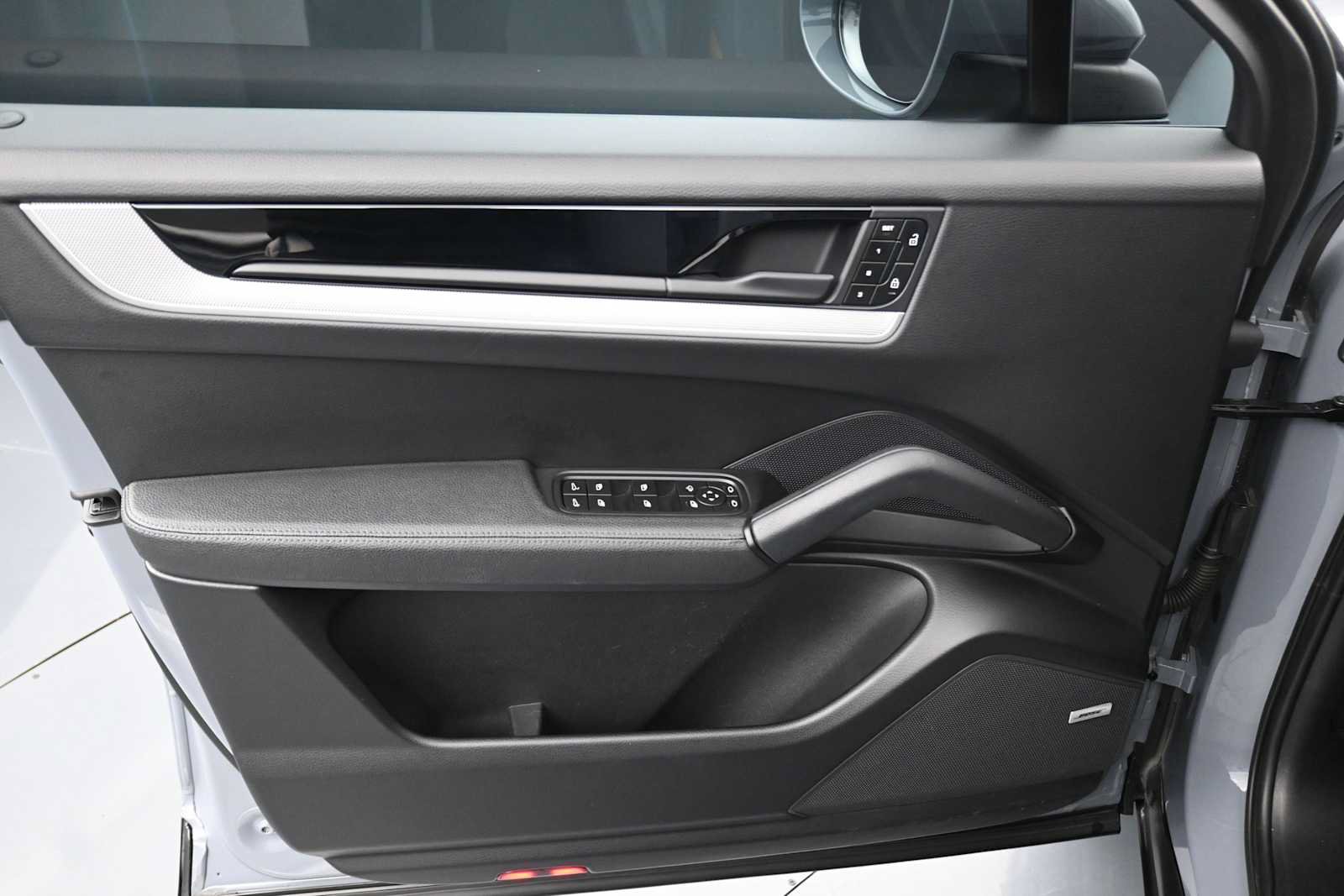 Certified 2024 Porsche Cayenne Coupe AWD/4WD image 7