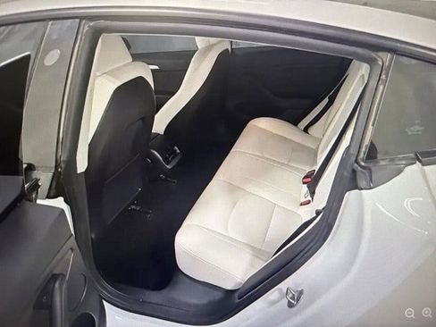 Used 2023 Tesla Model 3 Standard Range image 9