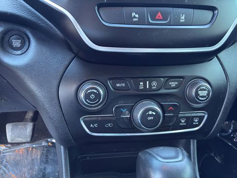 Used 2021 Jeep Cherokee Latitude Plus image 16