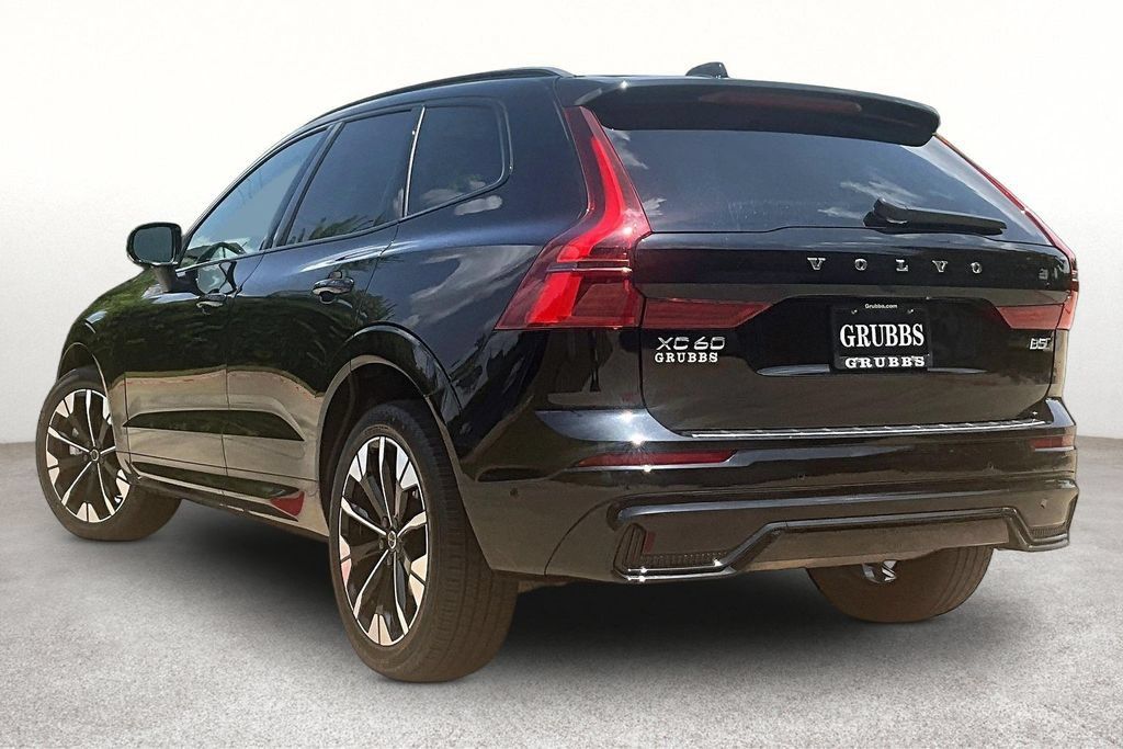 Certified 2026 Volvo XC60 B5 Plus AWD/4WD image 16