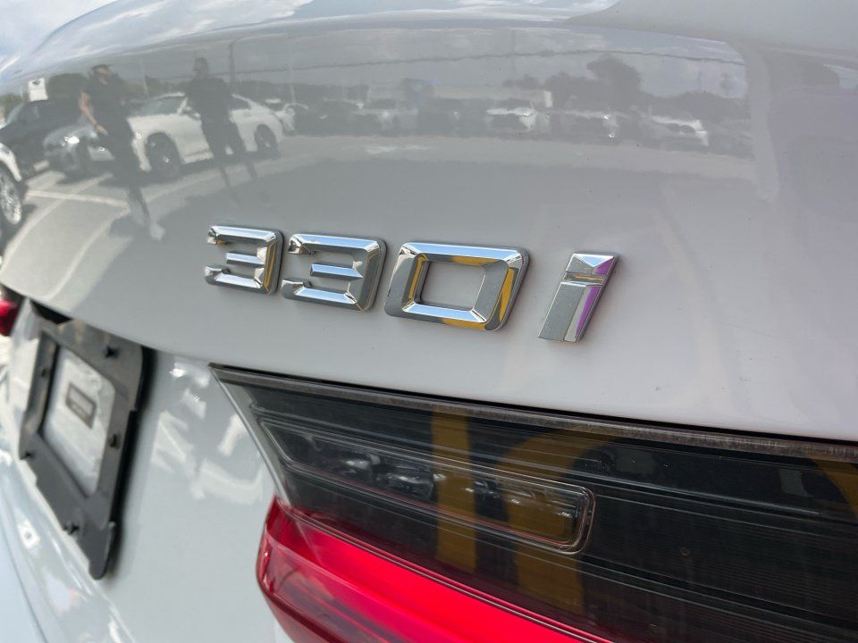 Used 2022 BMW 330i Sedan w/ Convenience Package RWD image 14