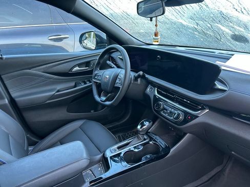 Used 2025 Buick Envista Sport Touring w/ Convenience I Package FWD image 8