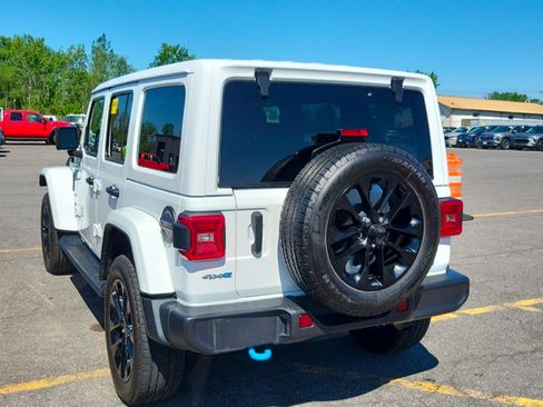 Used 2024 Jeep Wrangler Unlimited Sahara w/ Technology Group AWD/4WD image 6