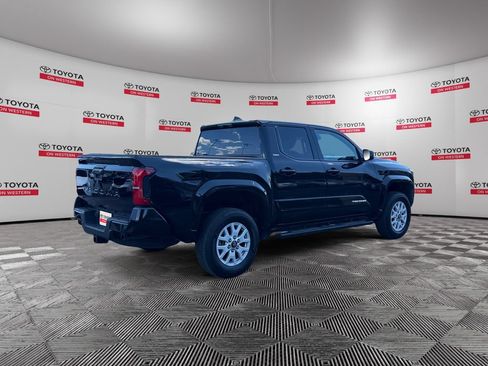 Certified 2025 Toyota Tacoma SR5 AWD/4WD image 5