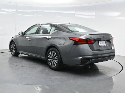 Used 2024 Nissan Altima 2.5 SV FWD image 5