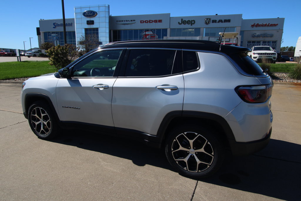 Used 2024 Jeep Compass Limited AWD/4WD image 14