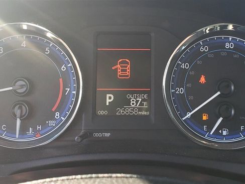 Used 2018 Toyota Corolla LE image 11