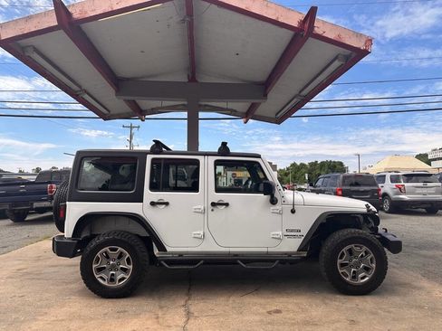 Used 2015 Jeep Wrangler Unlimited Sport w/ Connectivity Group AWD/4WD image 8