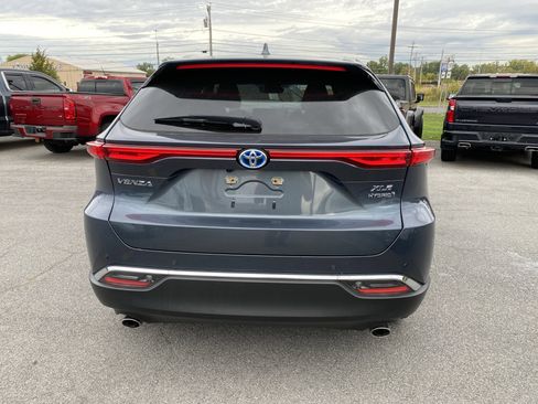 Used 2022 Toyota Venza XLE image 6
