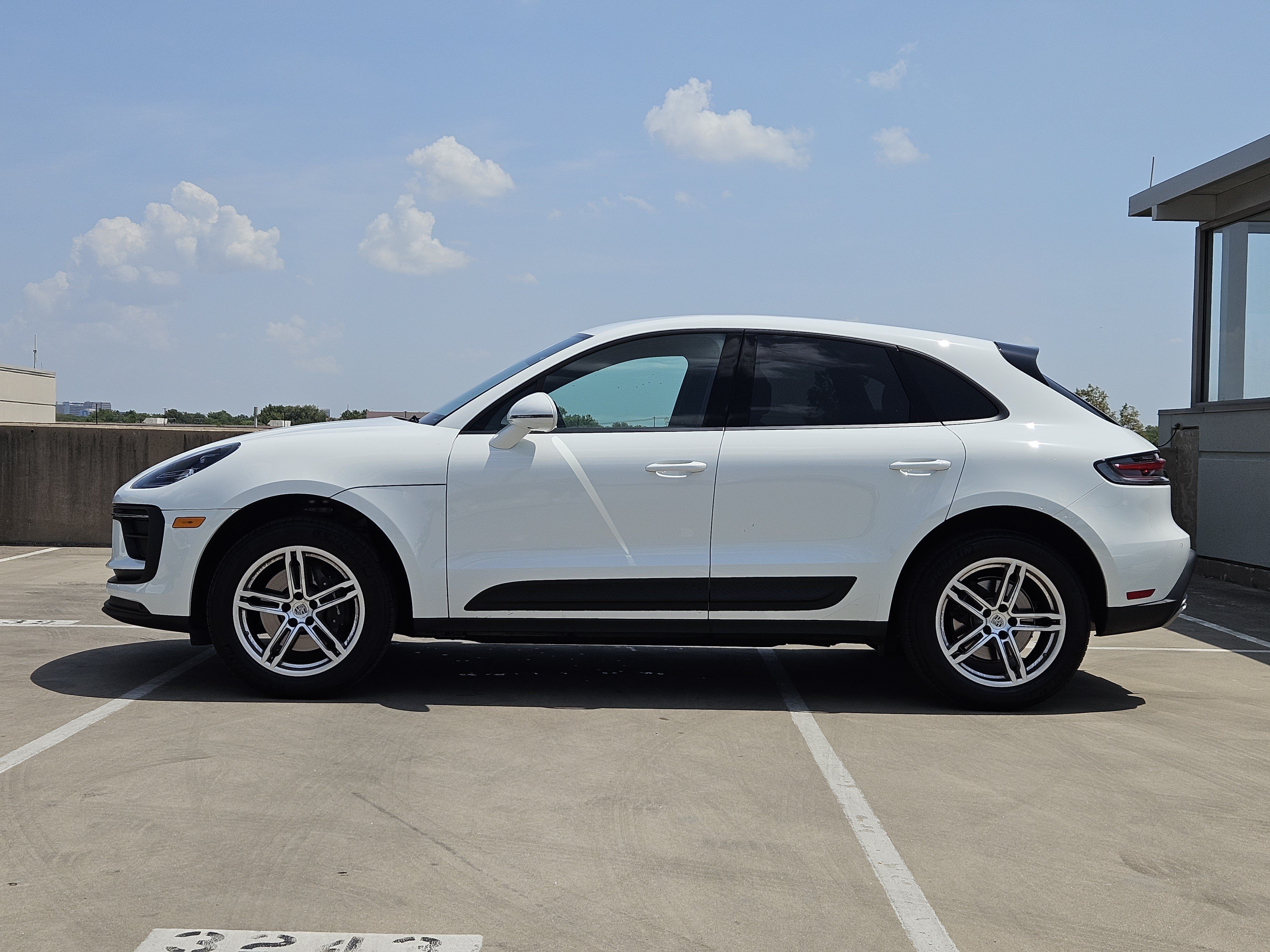 Certified 2026 Porsche Macan AWD/4WD image 2