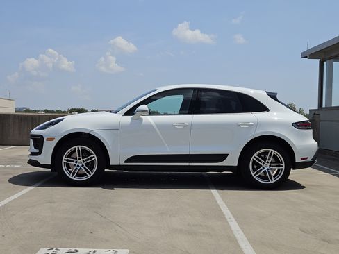 Certified 2026 Porsche Macan AWD/4WD image 2