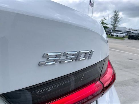 Used 2024 BMW 330i Sedan w/ Convenience Package RWD image 9
