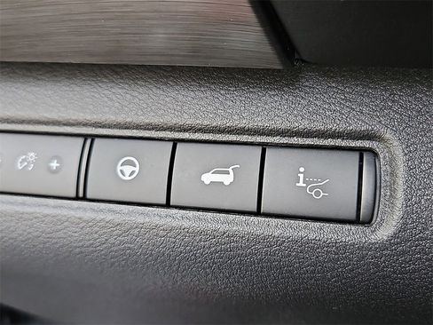 Certified 2025 Nissan Pathfinder Platinum w/ Cargo Package image 28