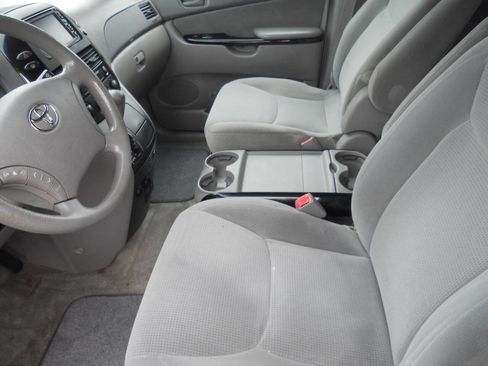 Used 2005 Toyota Sienna LE FWD image 16