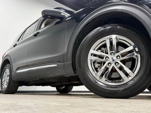 Certified 2022 Ford Explorer XLT w/ Equipment Group 202A image 4