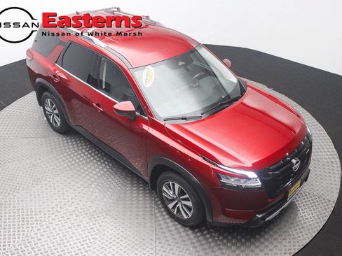 Used 2023 Nissan Pathfinder SL w/ Lighting Package (N92) AWD/4WD image 3