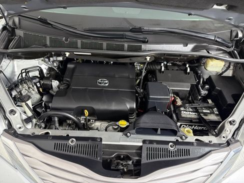 Used 2016 Toyota Sienna XLE w/ XLE Navigation Package FWD image 22