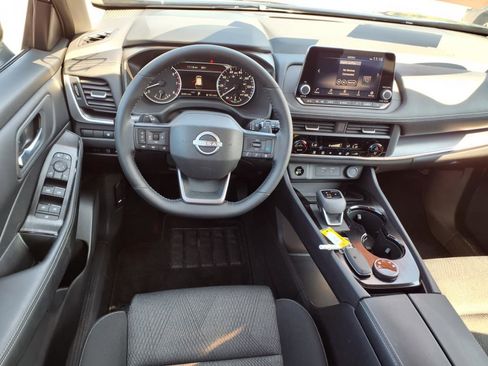 Certified 2025 Nissan Rogue SV image 6