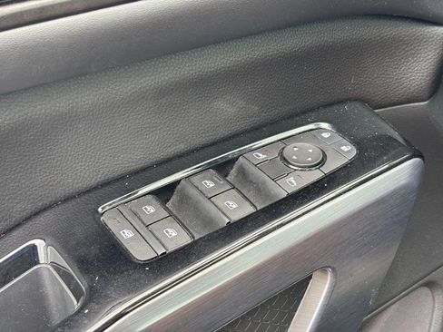 Used 2023 Nissan Pathfinder SL w/ SL Premium Package AWD/4WD image 19