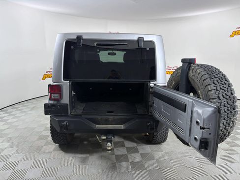 Used 2015 Jeep Wrangler Unlimited Sahara image 5