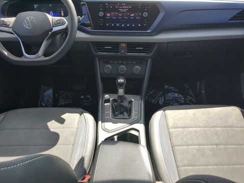 Certified 2022 Volkswagen Taos SE FWD image 14