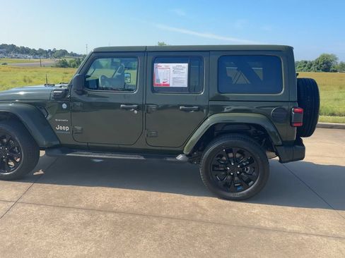 Used 2023 Jeep Wrangler Unlimited Sahara AWD/4WD image 6