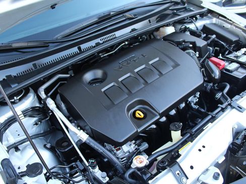 Used 2019 Toyota Corolla LE FWD image 29