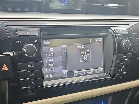 Used 2015 Toyota Corolla LE image 13