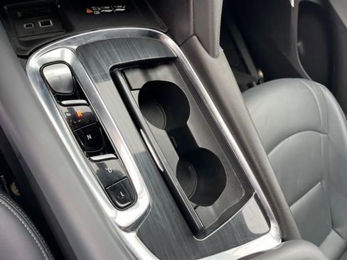 Used 2024 Buick Enclave Premium image 16