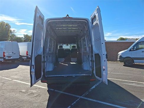 Used 2025 Mercedes-Benz Sprinter 2500 image 28
