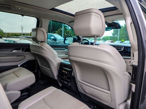 Used 2023 Jeep Wagoneer L Series III w/ Premium Group I AWD/4WD image 12