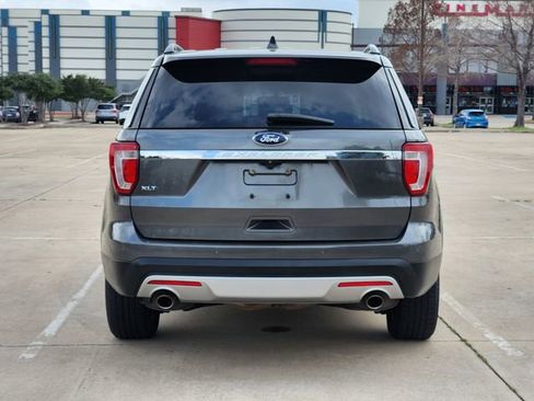 Used 2017 Ford Explorer XLT w/ Equipment Group 201A image 6