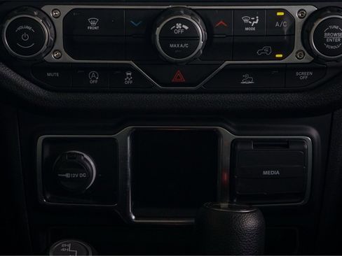 Used 2024 Jeep Gladiator Sport image 23