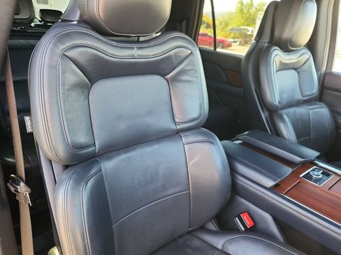 Used 2023 Lincoln Navigator L Reserve AWD/4WD image 16