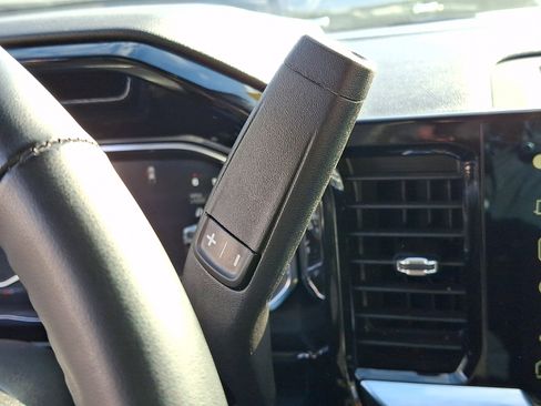 Certified 2025 GMC Sierra 1500 SLT image 16