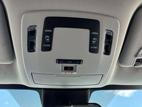 Used 2022 Toyota Sienna LE image 21