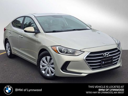 Used 2017 Hyundai Elantra SE image 1