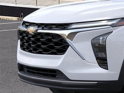 New 2026 Chevrolet Trax LT w/ Sunroof Package FWD image 13