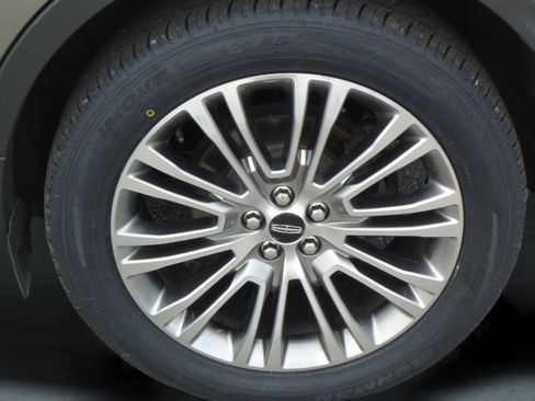 Used 2016 Lincoln MKX Reserve w/ Climate Package image 9