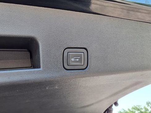 Used 2025 Chevrolet Traverse LT AWD/4WD image 88