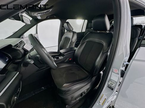 Used 2024 Jeep Grand Cherokee L Laredo image 28